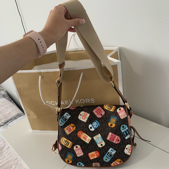 Origianl Michael Kors salter sling pack - Picture 4 of 9